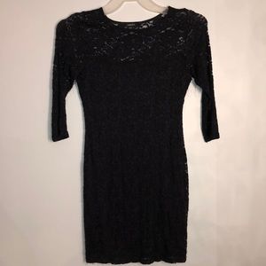longsleeved black lace bodycon dress